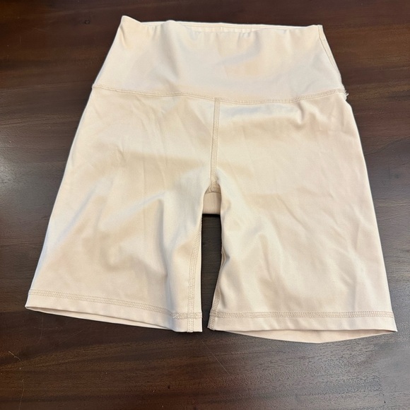 Reformation High Rise 7" Bike Short in Serenade - Picture 5 of 7